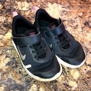 Girls Nike shoes size 11c